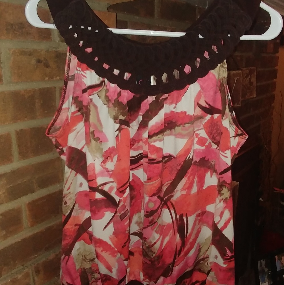 Beautiful Coral & Brown Sleeveless/Tank Style Top